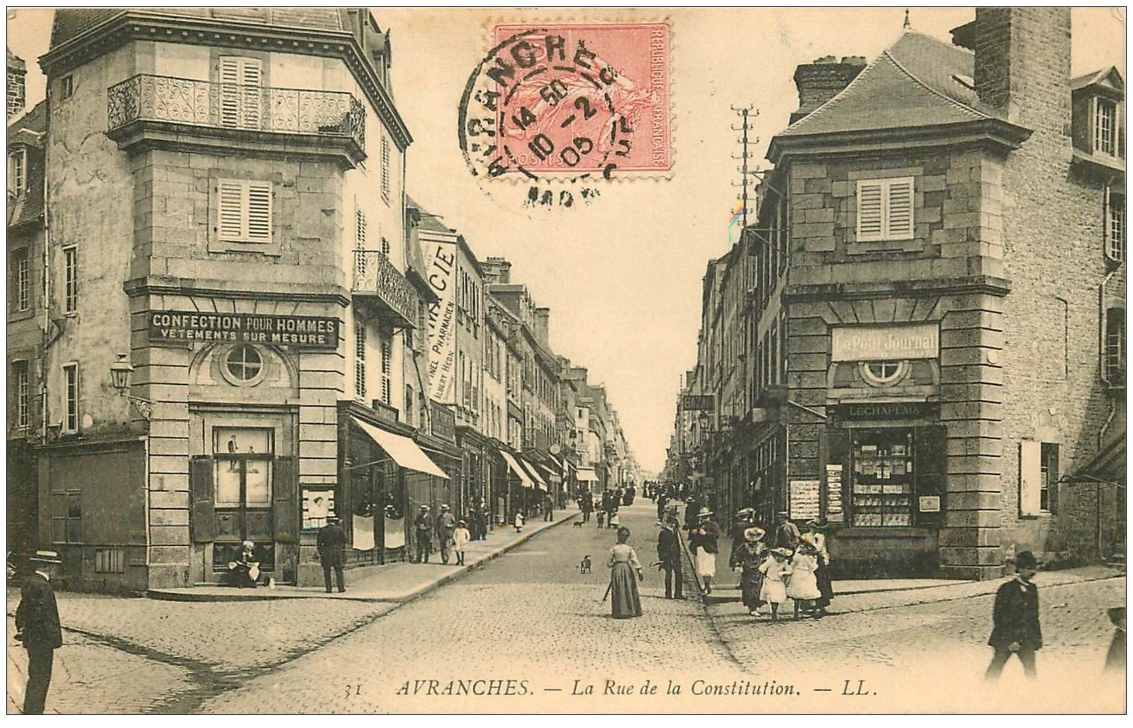 carte postale ancienne 50 AVRANCHES. Rue Constitution Magasin Journaux et Cartes Postales 1905