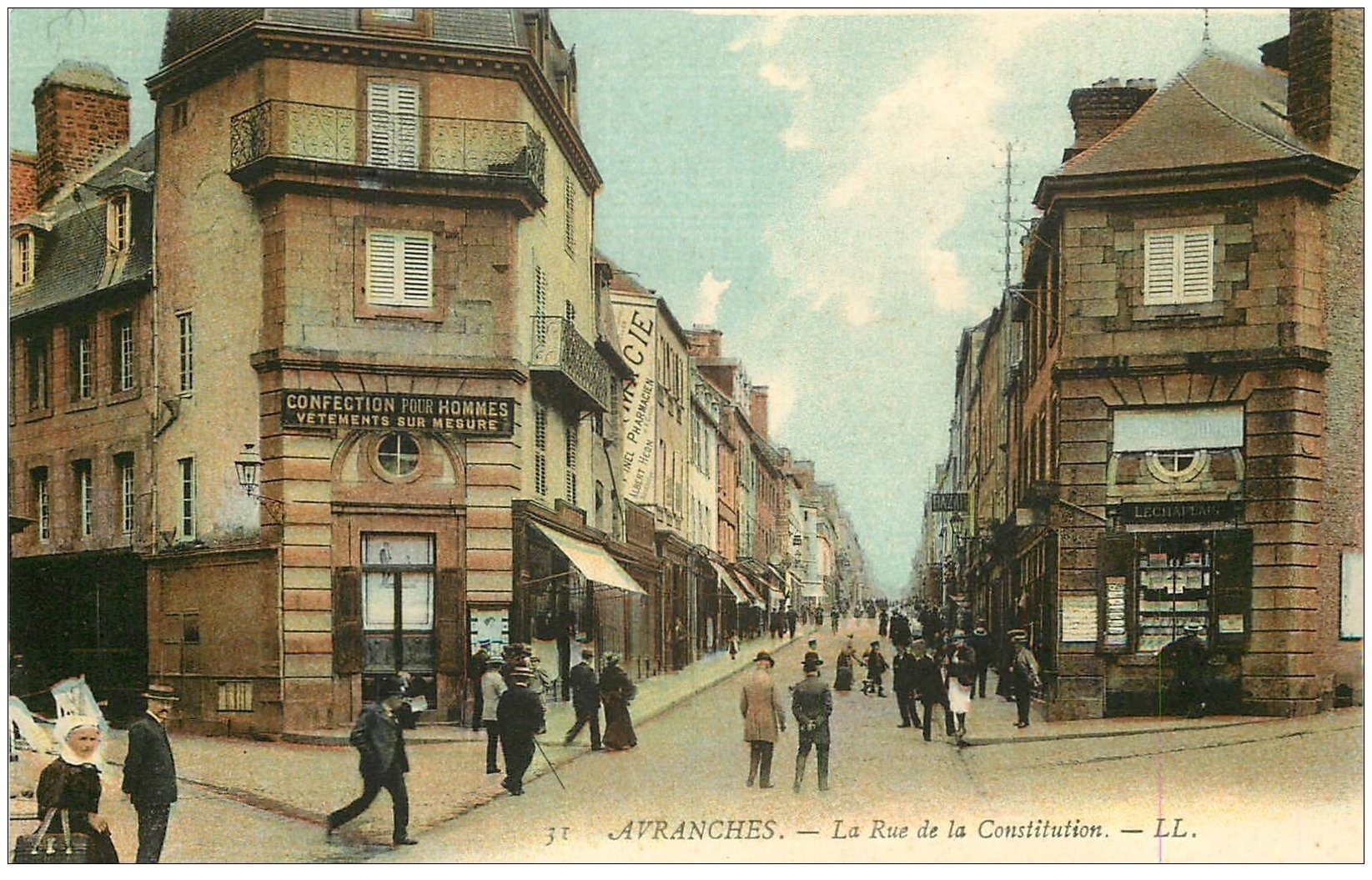 carte postale ancienne 50 AVRANCHES. Rue de la Constitution Lechaplais Photos et Cartes Postales