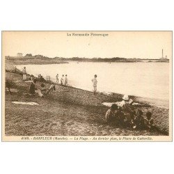 carte postale ancienne 50 BARFLEUR. Plage et Phare de Gatteville