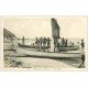 carte postale ancienne 50 CAROLLES. La Plage avec canots et canoé