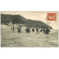 carte postale ancienne 50 CAROLLES. L'Heure du Bain 1910