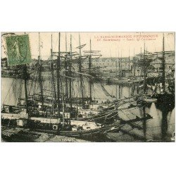 carte postale ancienne 50 CHERBOURG. Bateaux de Pêche Bassin de Commerce 1923
