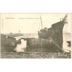 carte postale ancienne 50 CHERBOURG. Chantier de démolition des Epaves