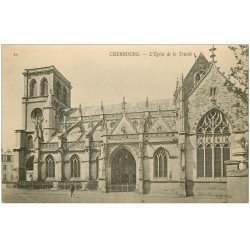 carte postale ancienne 50 CHERBOURG. Eglise Sainte-Trinité avec personnage