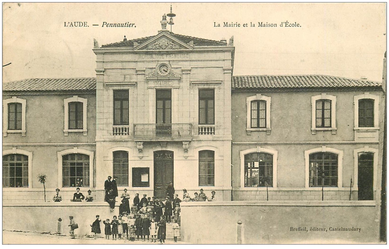 11 PENNAUTIER. Mairie et Maison d'Ecole 1906