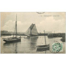 carte postale ancienne 50 CHERBOURG. L'Avant Port. Bateaux de Pêcheurs 1910