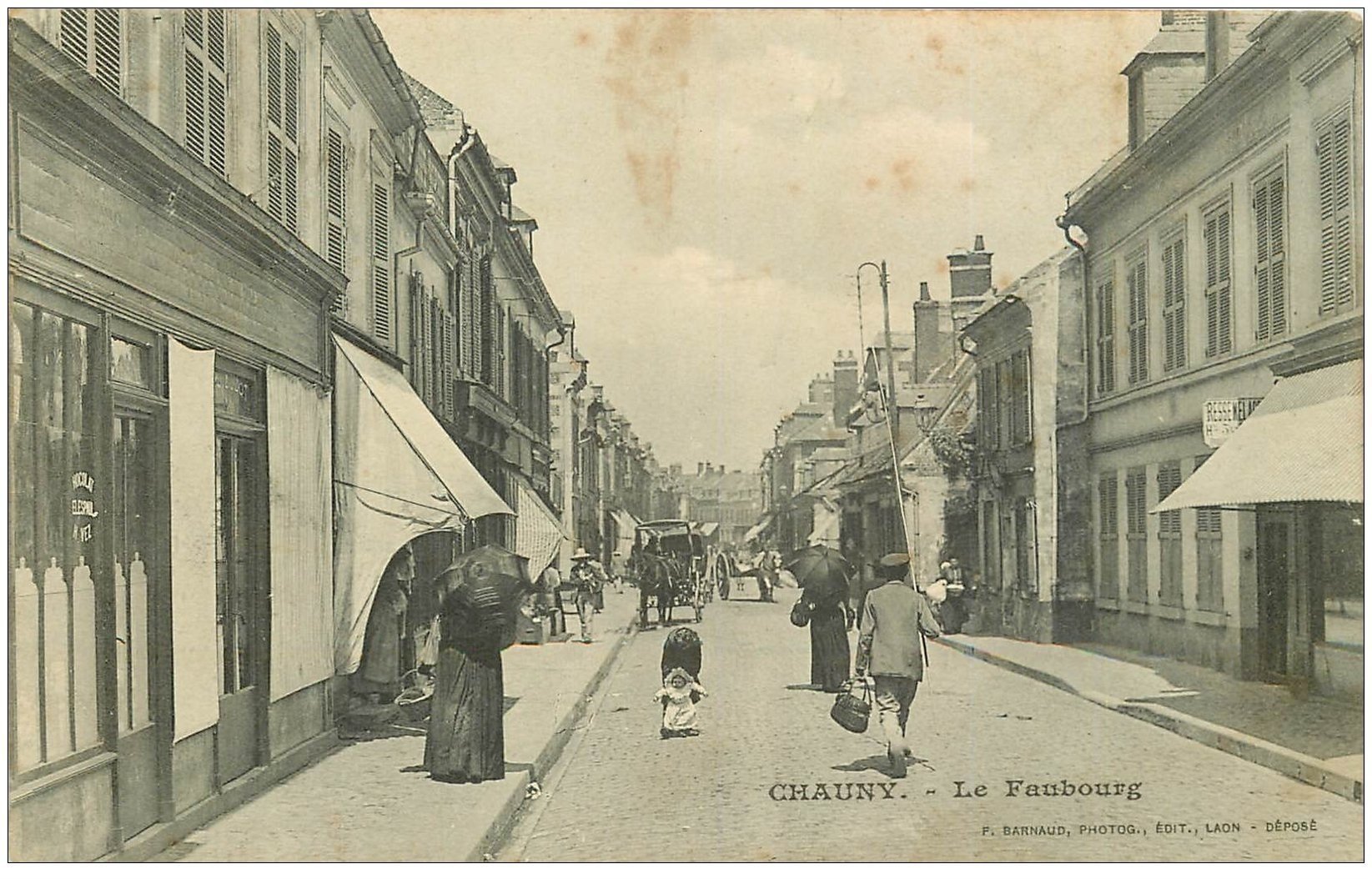carte postale ancienne 02 CHAUNY. Le Faubourg 1918.