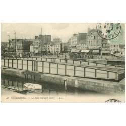 carte postale ancienne 50 CHERBOURG. Le Pont Tournant ouvert 1906