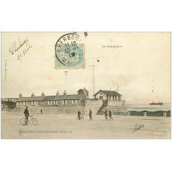 carte postale ancienne 50 CHERBOURG. Le Sémaphore 1906 et Facteur à vélo