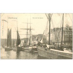 carte postale ancienne 50 CHERBOURG. Les Quais Bateaux morutiers 1904