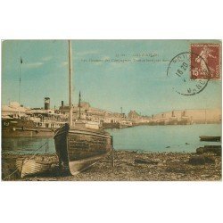 carte postale ancienne 50 CHERBOURG. Steamers Compagniers Transatlantiques et Barque de Pêcheurs dans le Port 1930