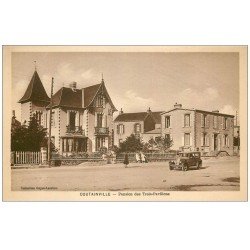 carte postale ancienne 50 COUTAINVILLE. Pension des Trois-Pavillons voiture ancienne