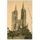 carte postale ancienne 50 COUTANCES. Cathédrale et voitures anciennes