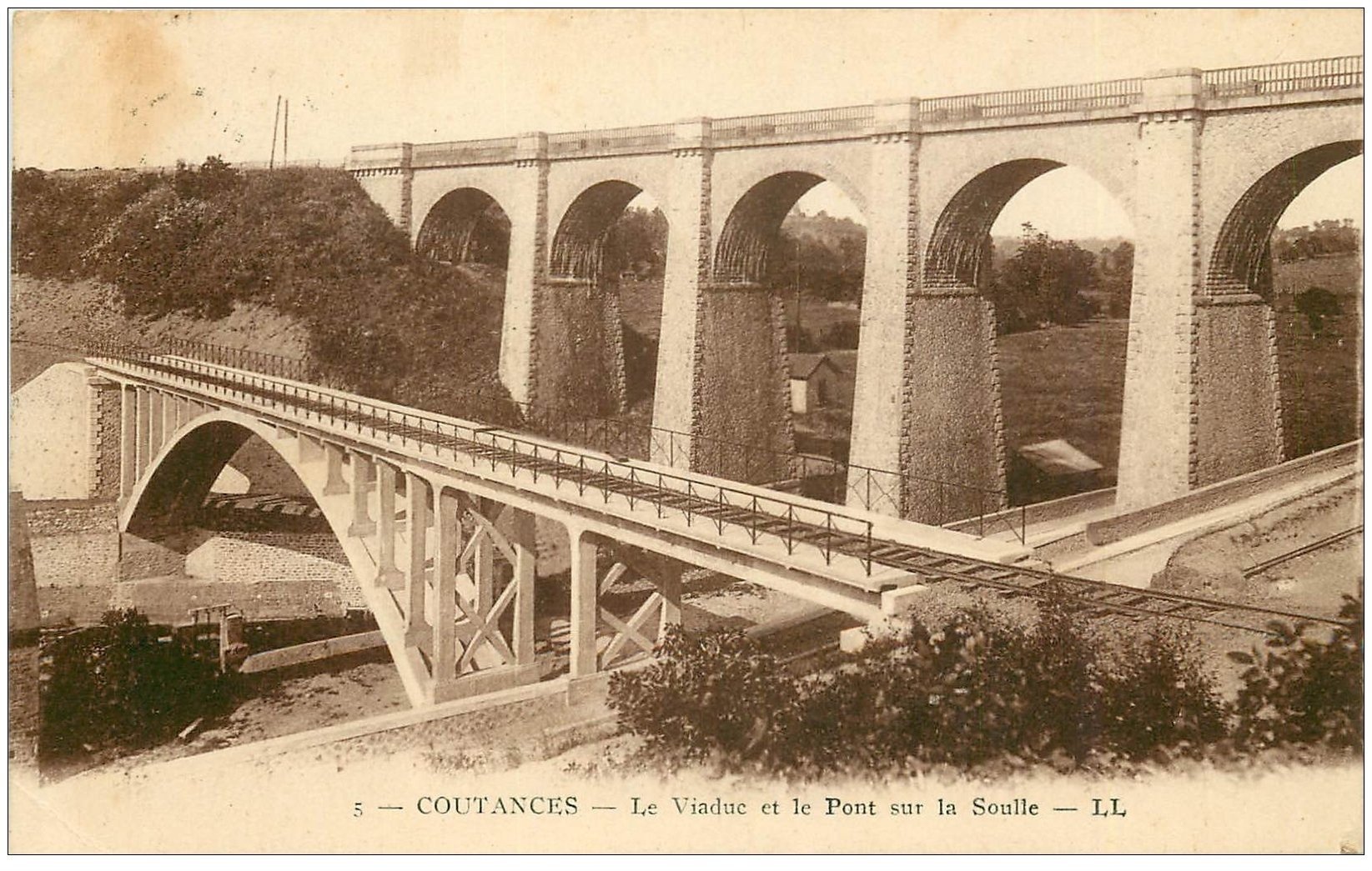 carte postale ancienne 50 COUTANCES. Viaduc et Pont sur la Soulles 1932