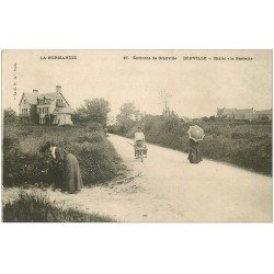 50 DONVILLE. Châlet La Gerbette. Elégantes et Ouvrier avec brouette vers 1900