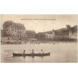 carte postale ancienne 50 GRANVILLE. Partie de Canoë et Plage