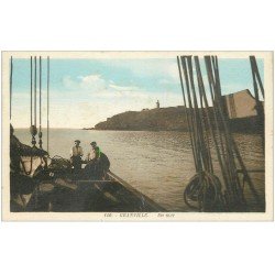 carte postale ancienne 50 GRANVILLE. Pêcheurs en Mer