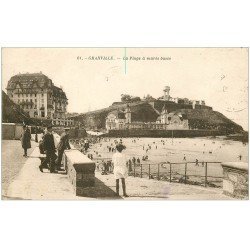 carte postale ancienne 50 GRANVILLE. Plage à Marée basse 1932