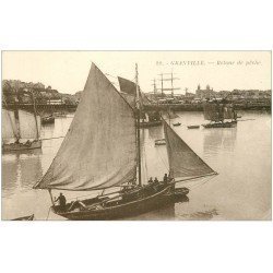 carte postale ancienne 50 GRANVILLE. Retour de Pêche. Bateau et Pêcheurs