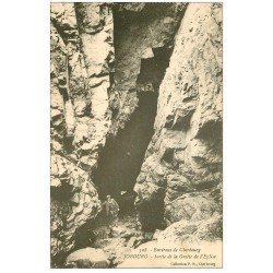 carte postale ancienne 50 JOBOURG. Grotte de l'Eglise animation