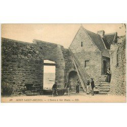 carte postale ancienne 50 LE MONT SAINT-MICHEL. L'Entrée des Pêcheurs à Mer Haute