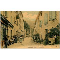 11 RENNES-LES-BAINS. Grande Rue superbement animée