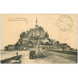 carte postale ancienne 50 LE MONT SAINT-MICHEL. Transports Voiture ancienne sur la Digue