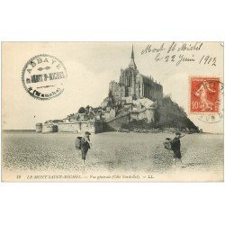 carte postale ancienne 50 LE MONT SAINT-MICHEL. Vue 1917. Pêcheurs de Coquillages