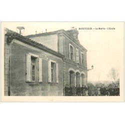 carte postale ancienne 11 ROUTIER. La Mairie et l'Ecole. Carte Notice