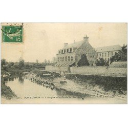 carte postale ancienne 50 PONTORSON. Hospice et Lavandières Laveuses sur Couësnon 1914
