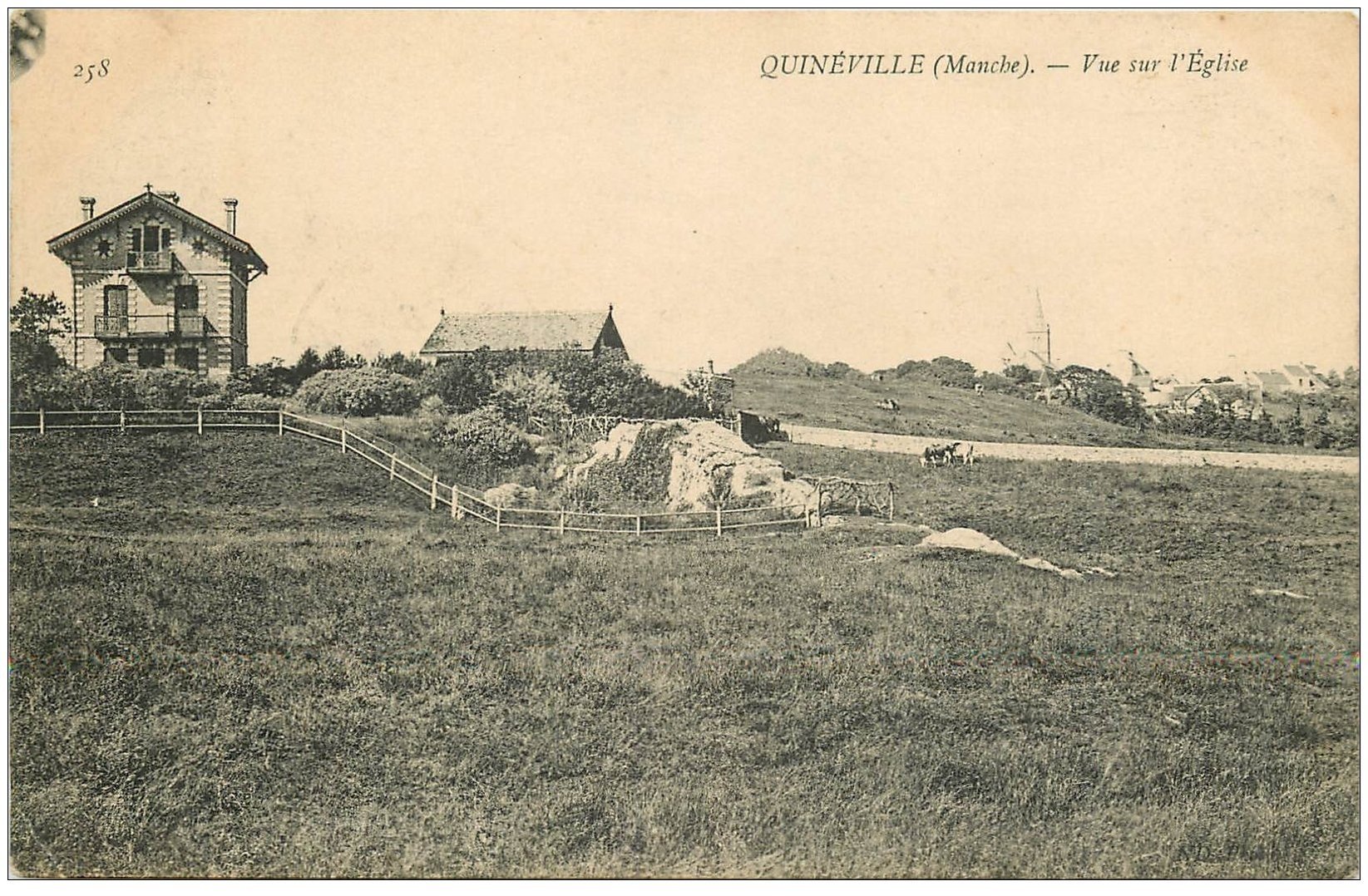 carte postale ancienne 50 QUINEVILLE. L'Eglise et Vaches 1906