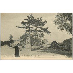 carte postale ancienne 50 REVILLE. Sanctuaire de la Vierge et Buret Restaurateur Epicerie