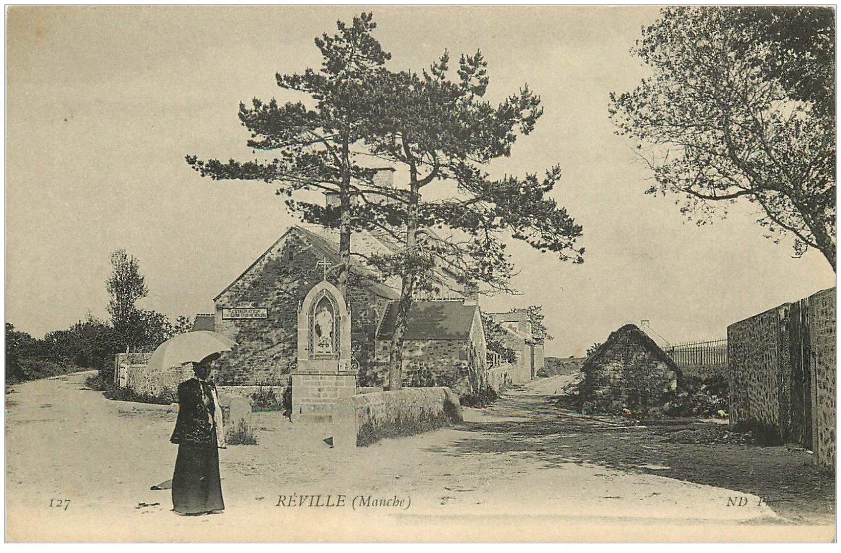 carte postale ancienne 50 REVILLE. Sanctuaire de la Vierge et Buret Restaurateur Epicerie