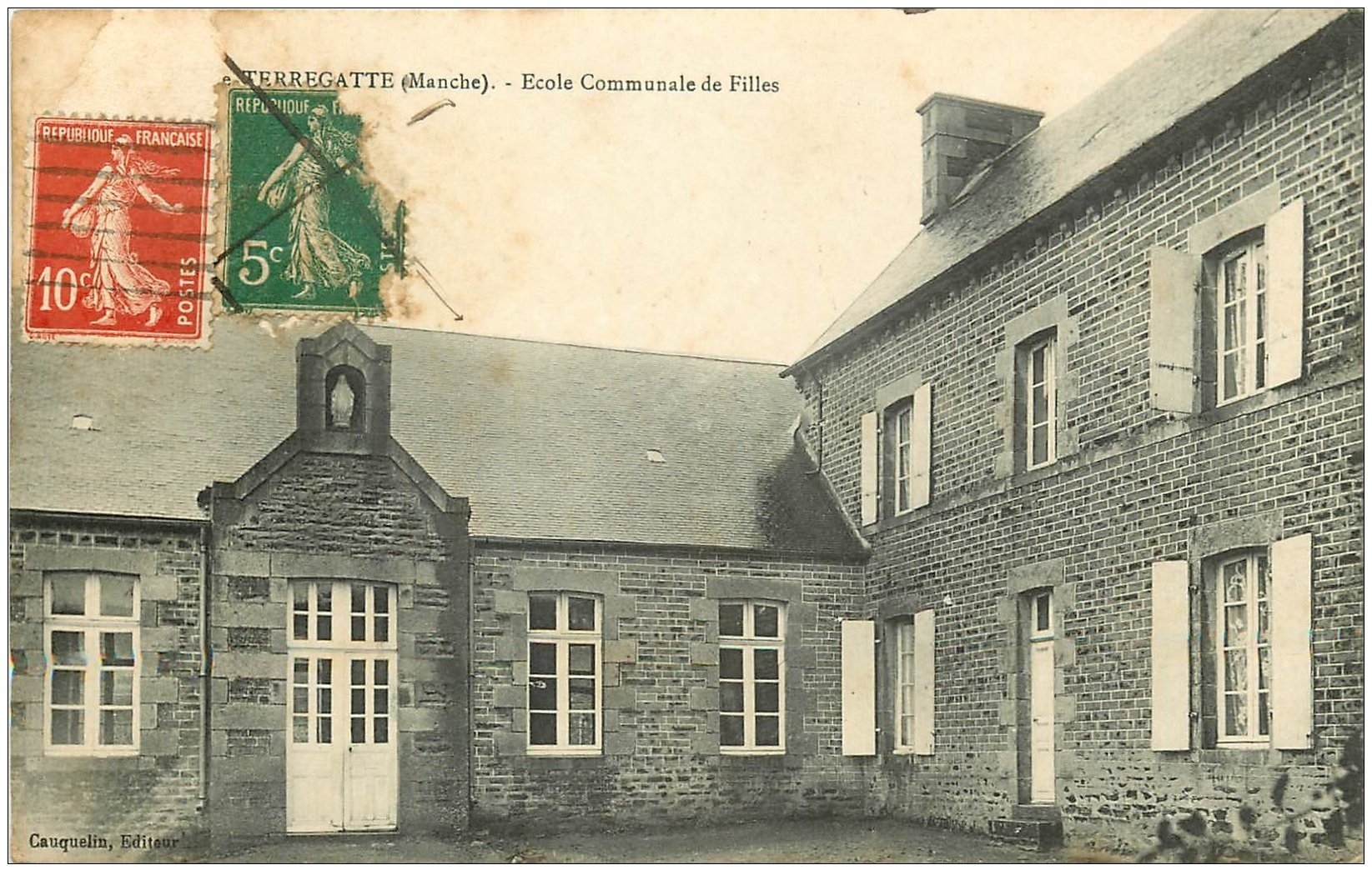 carte postale ancienne 50 SAINT-AUBIN-DE-TERREGATTE. Ecole de Filles 1919