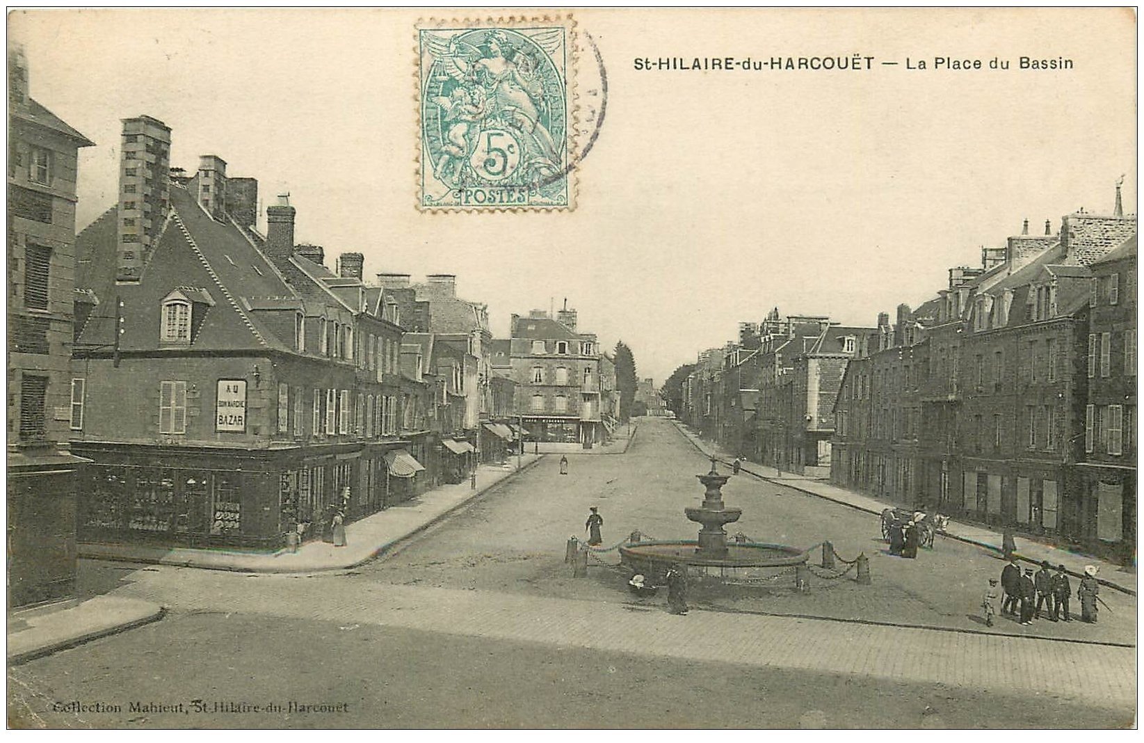 carte postale ancienne 50 SAINT-HILAIRE-DU-HARCOUËT. Place du Bassin 1907