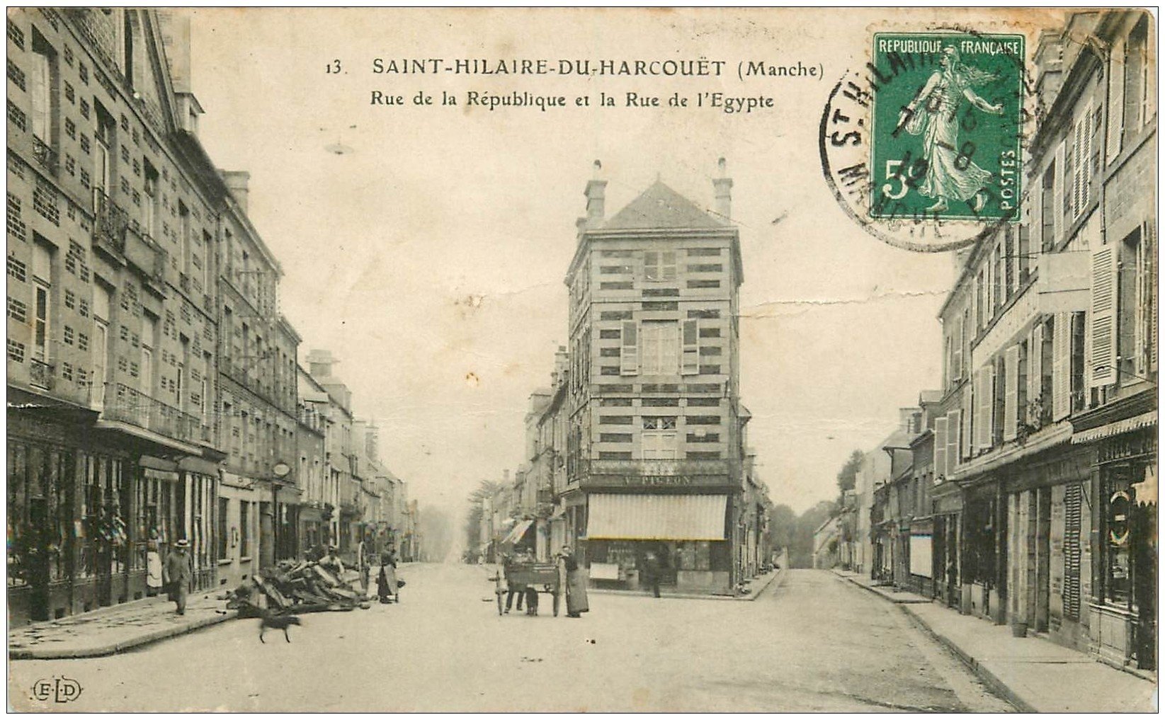 carte postale ancienne 50 SAINT-HILAIRE-DU-HARCOUËT. Rue République et Egypte 1912