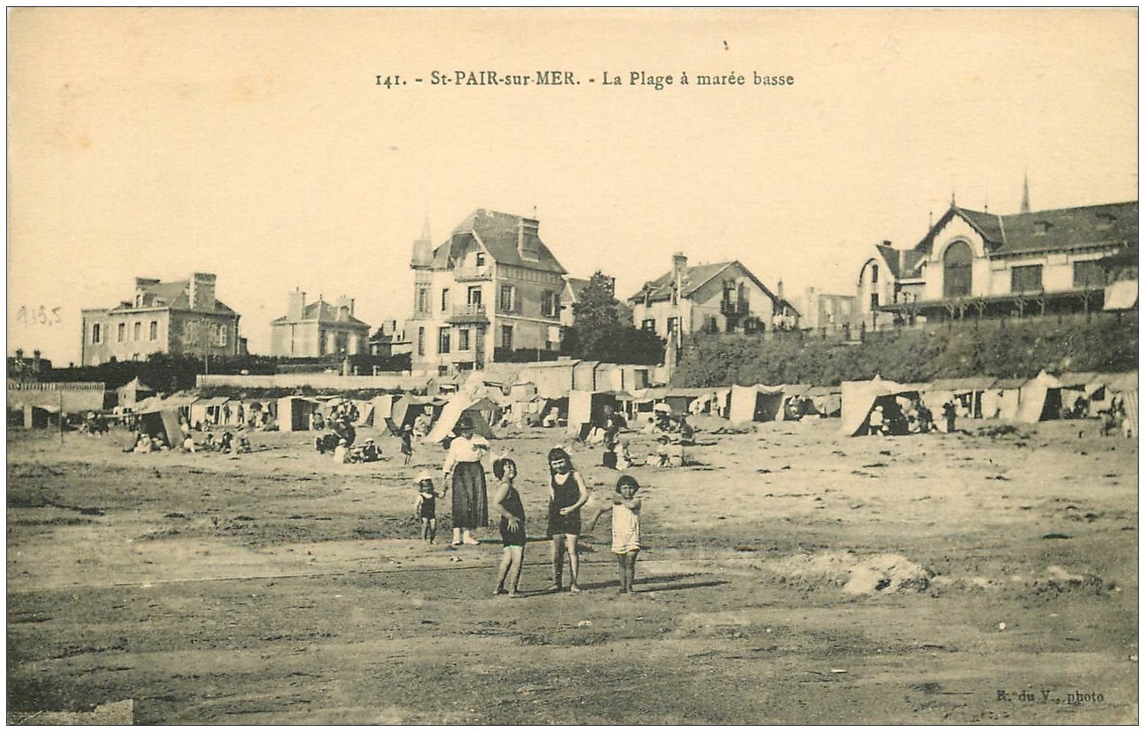 carte postale ancienne 50 SAINT-PAIR-SUR-MER. Plage à Marée basse 1923