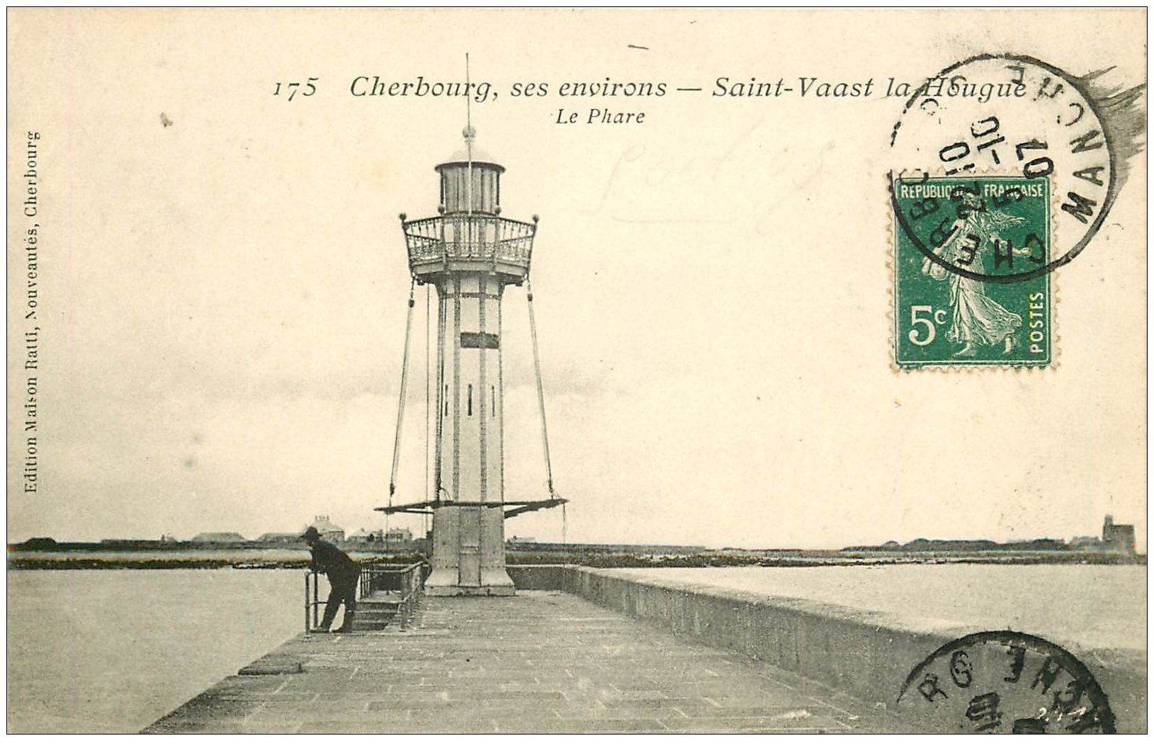 carte postale ancienne 50 SAINT-VAAST-LA-HOUGUE. Le Phare 1907