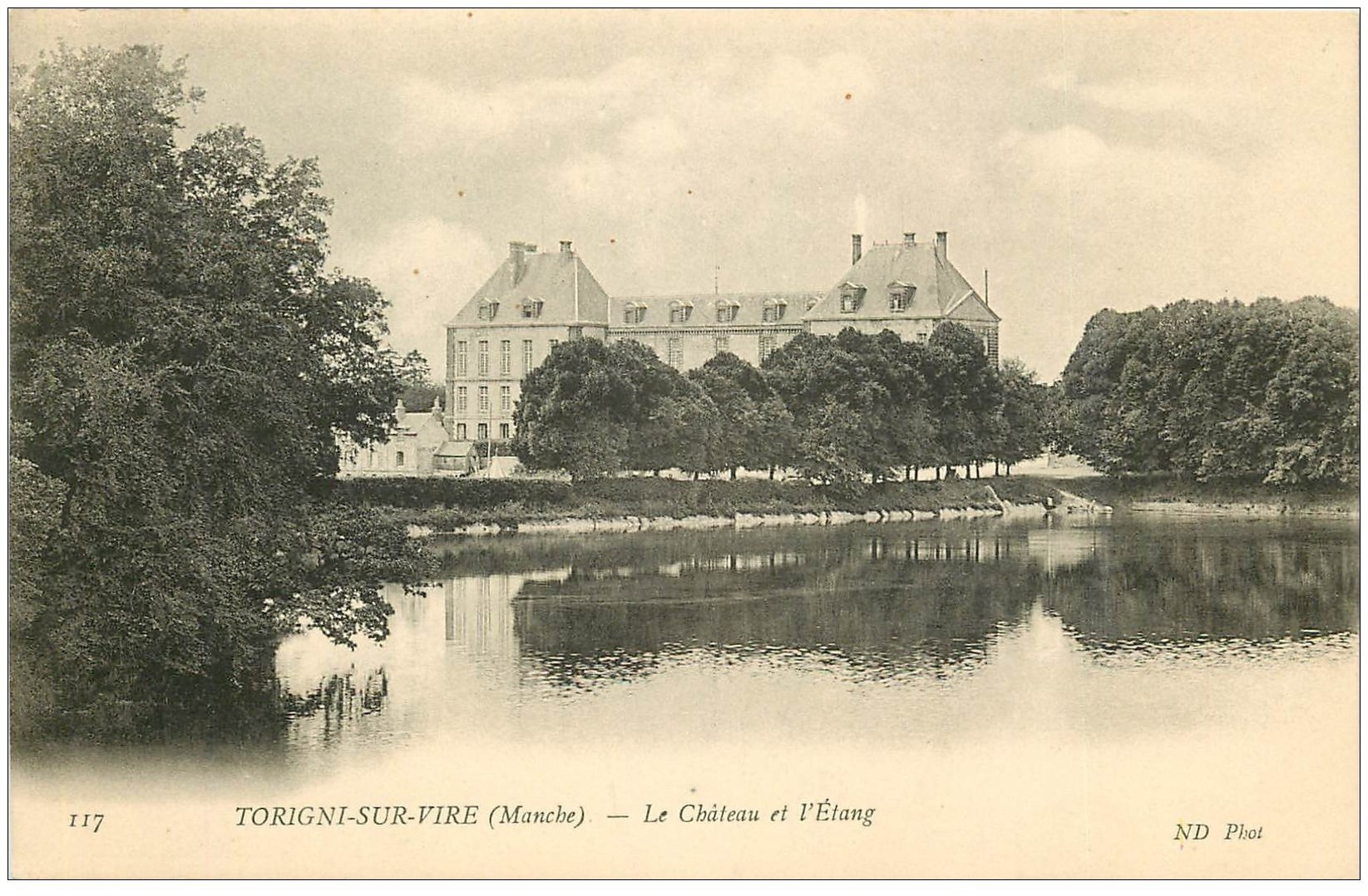 carte postale ancienne 50 TORIGNI-SUR-VIRE. Le Château et Etang