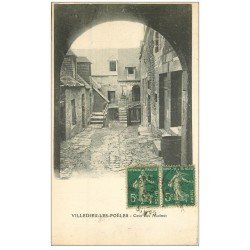 carte postale ancienne 50 VILLEDIEU-LES-PEOLES. Cour aux Moines 1920