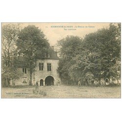 carte postale ancienne 52 BOURBONNE-LES-BAINS. Le Donjon du Château 1921 animation