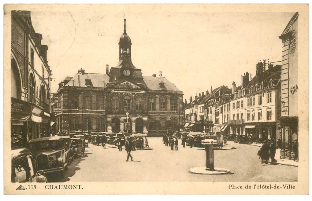 carte postale ancienne 52 CHAUMONT. Place Hôtel de Ville 1938