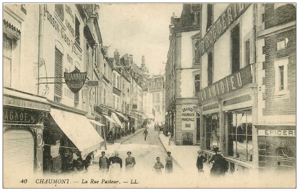 carte postale ancienne 52 CHAUMONT. Rue Pasteur 1917