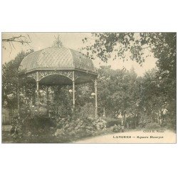 carte postale ancienne 52 LANGRES. Square Henryot personnages assis