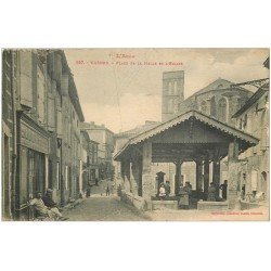 carte postale ancienne 11 TREBES. Eglise Place de la Halle avec Boulangerie 1918