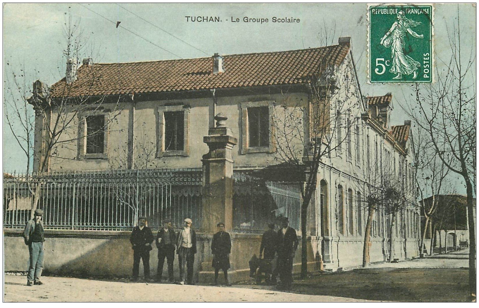11 TUCHAN. Le Groupe Scolaire 1909