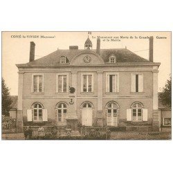 carte postale ancienne 53 COSSE-LE-VIVIEN. Monument aux Morts et Mairie animation