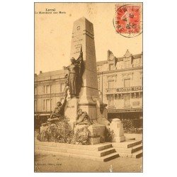 carte postale ancienne 53 LAVAL. Monument aux Morts 1923 et Banque Société Générale