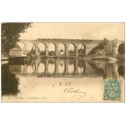 carte postale ancienne 53 VIEUX LAVAL. Le Viaduc 1907 Train et Bateaux Lavoir
