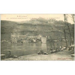 carte postale ancienne 12 CAPDENAC GARE. Le Pont avec Lavandières Laveuses 1915